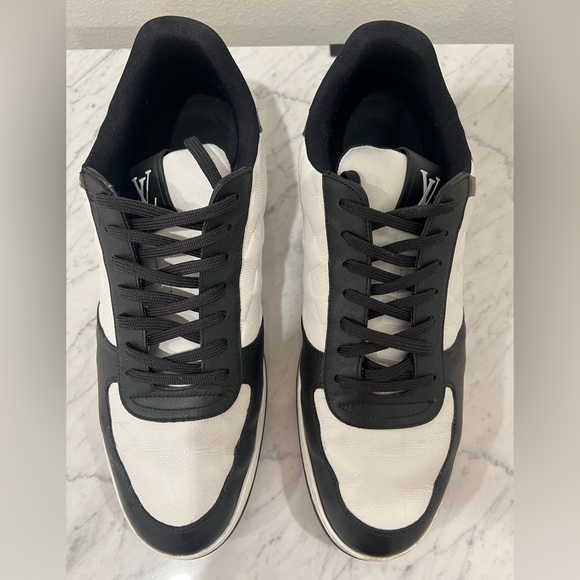 Louis Vuitton Monochrome Men's Sneakers - Picture 5 of 8